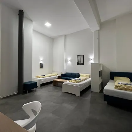 Fabella Flats דירה