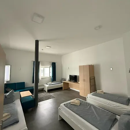 Fabella Flats פורצהיים